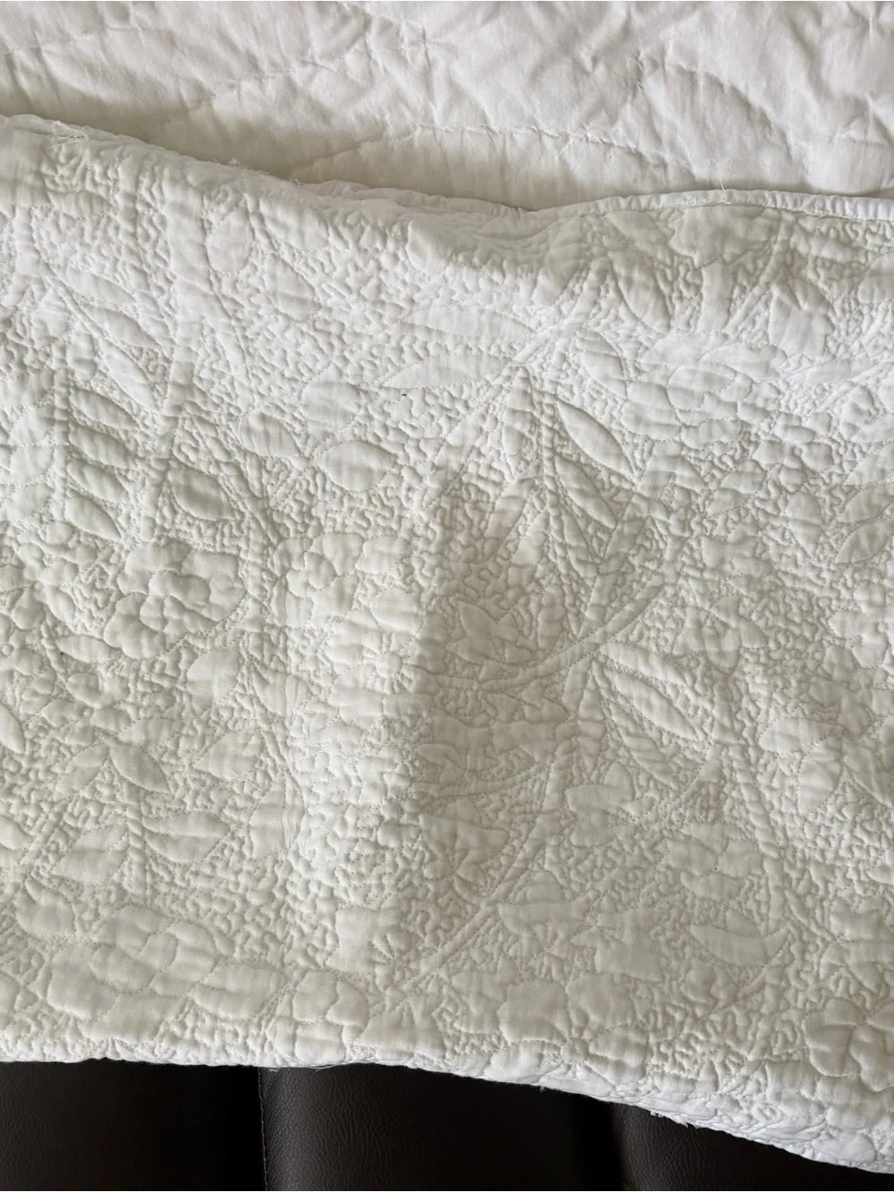 Reversible White Snowflake Quilt Set Full Queen Bedding Bundle w/ Leaf Shams